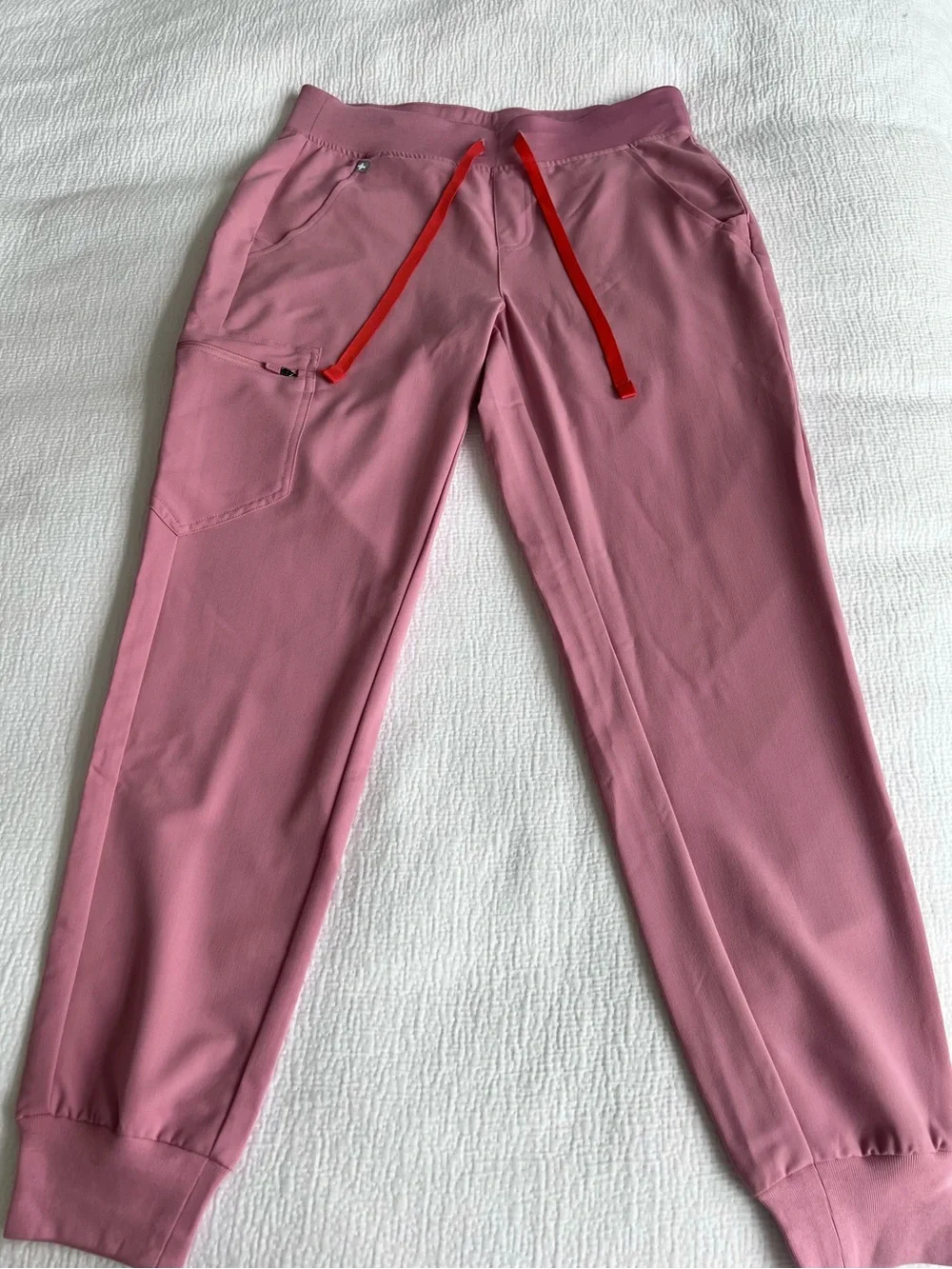 Figs Dusty Rose Scrub Set with Red Drawstrings Limited edition XS Top, S bottom - Picture 4 of 9